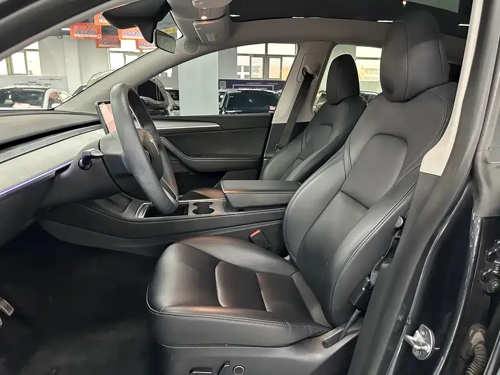 Tesla Model Y — фото 9