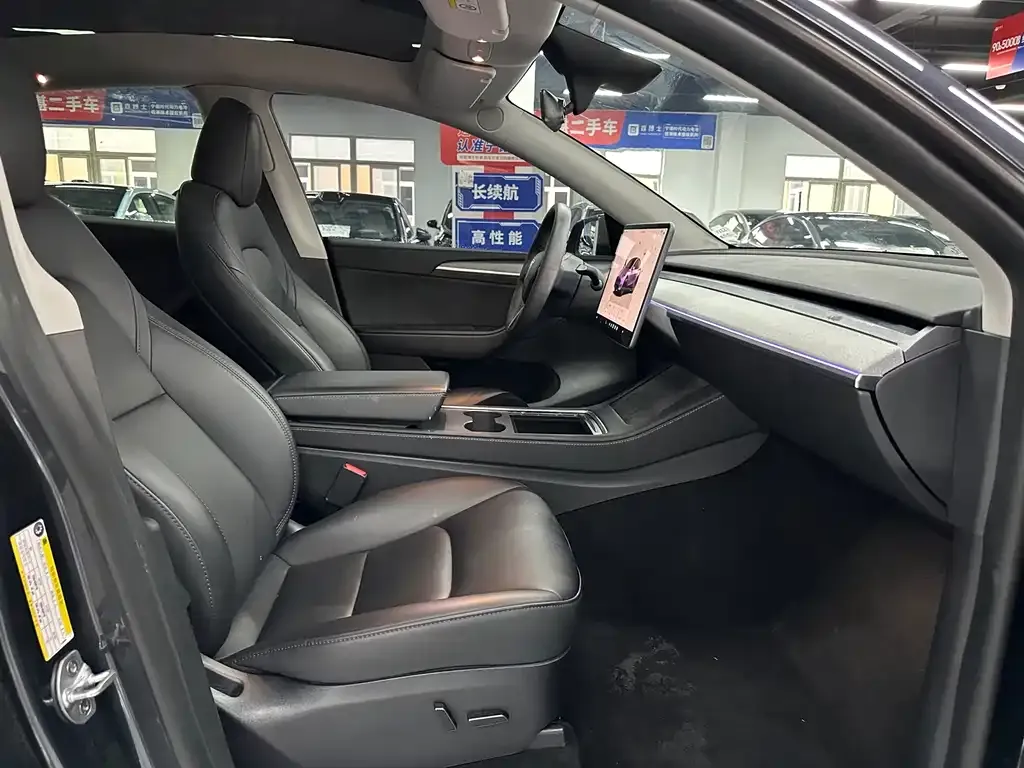 Tesla Model Y — фото 8