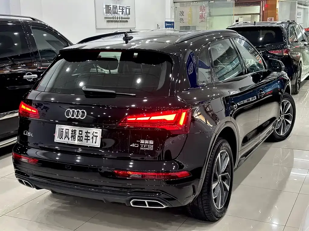 Audi Q5L — фото 9