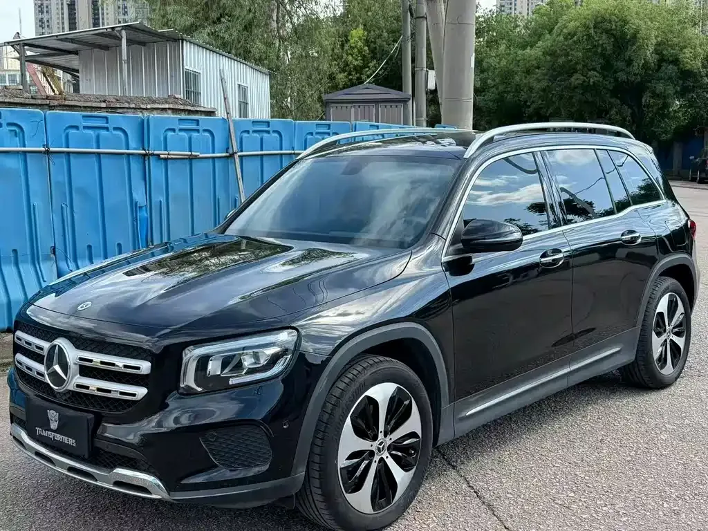 Mercedes-Benz GLB — фото 1