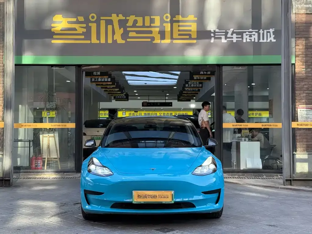 Tesla Model 3 — фото 3