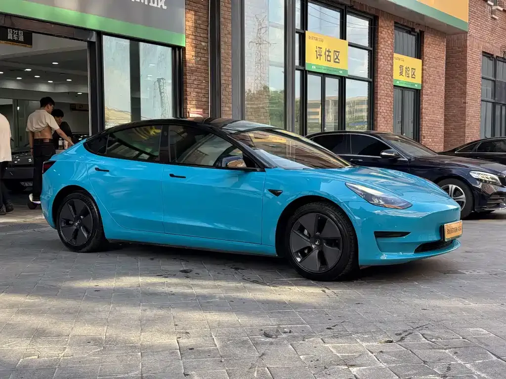 Tesla Model 3 — фото 10