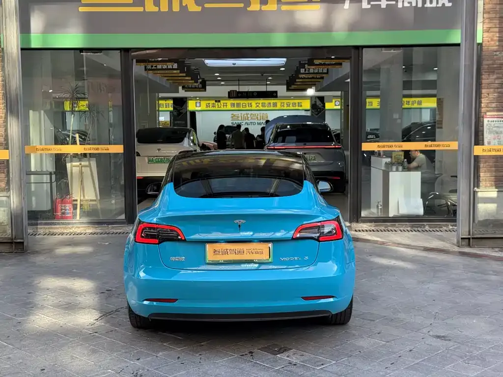 Tesla Model 3 — фото 7
