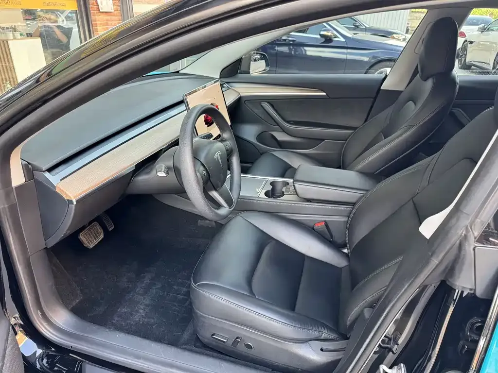 Tesla Model 3 — фото 4