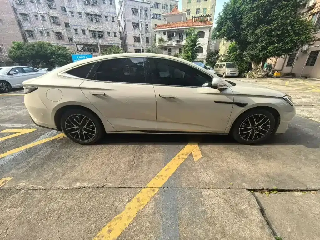 BYD Seal 07 DM-i — фото 9