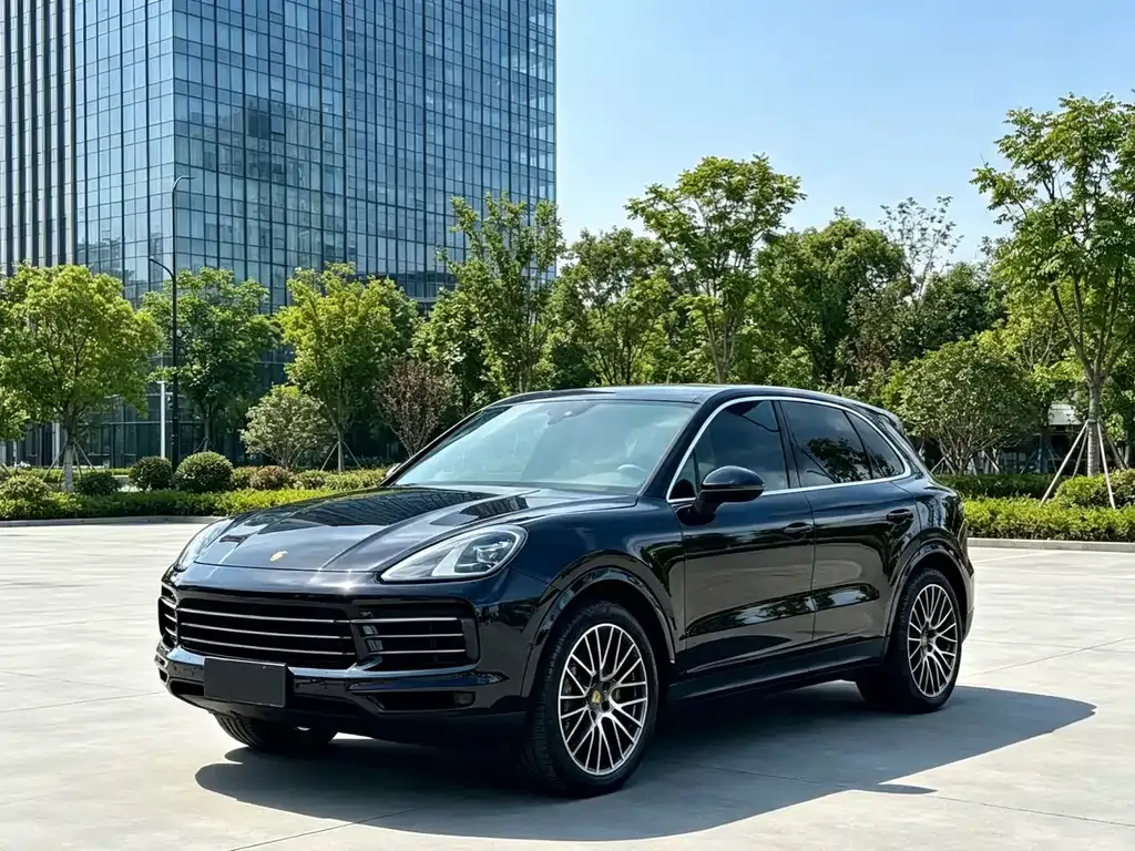 Porsche Cayenne — фото 1