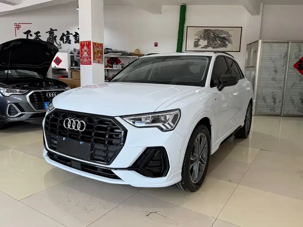 Audi Q3 — фото 1