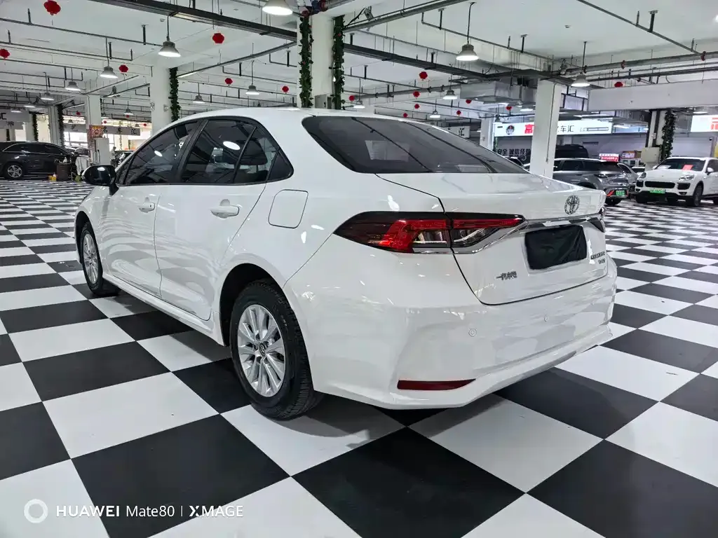 Toyota Corolla — фото 10