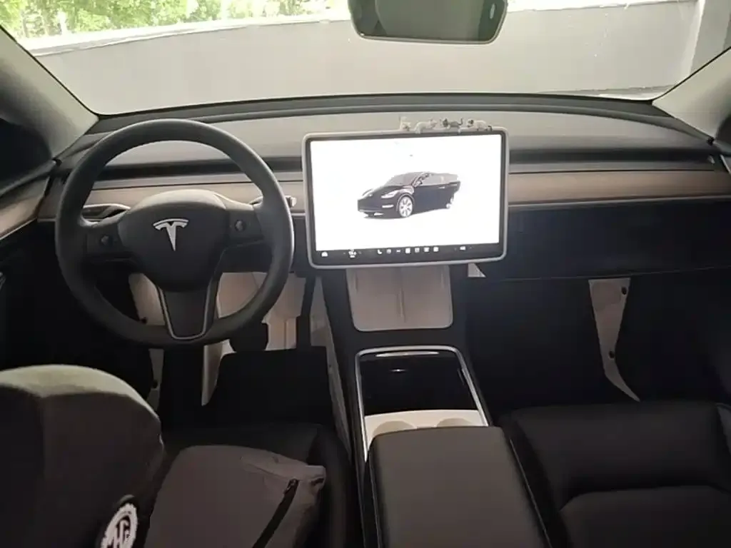 Tesla Model Y — фото 2