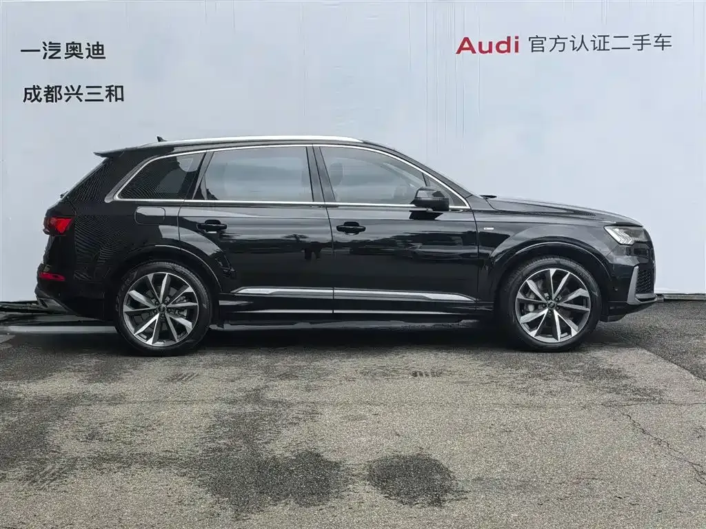 Audi Q7 — фото 10