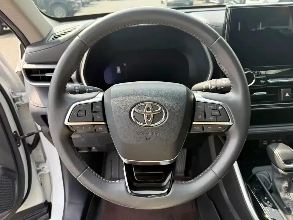 Toyota Highlander — фото 8