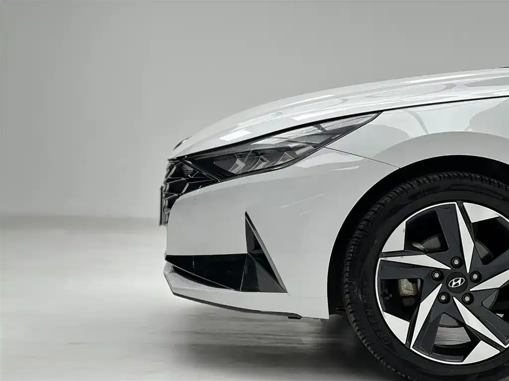 Hyundai Elantra — фото 2