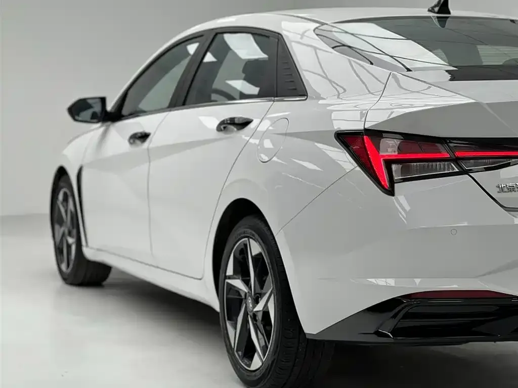 Hyundai Elantra — фото 6