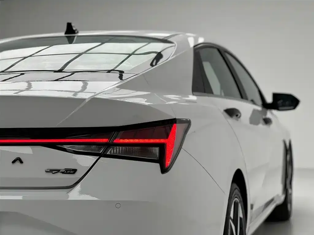 Hyundai Elantra — фото 7