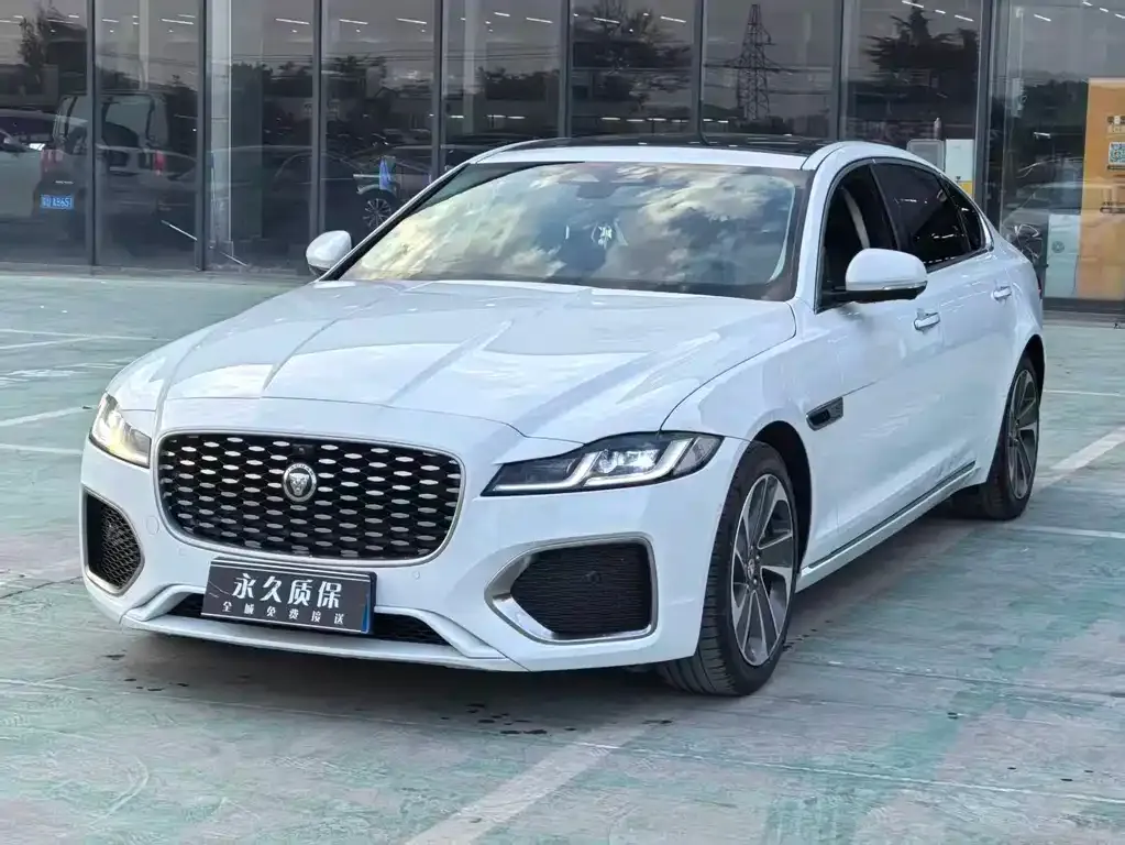 Jaguar XFL — фото 1