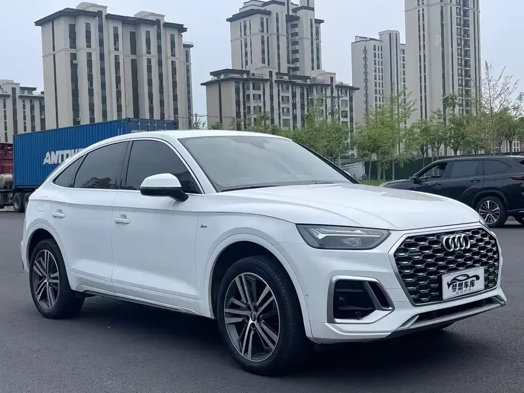 Audi Q5L Sportback — фото 6