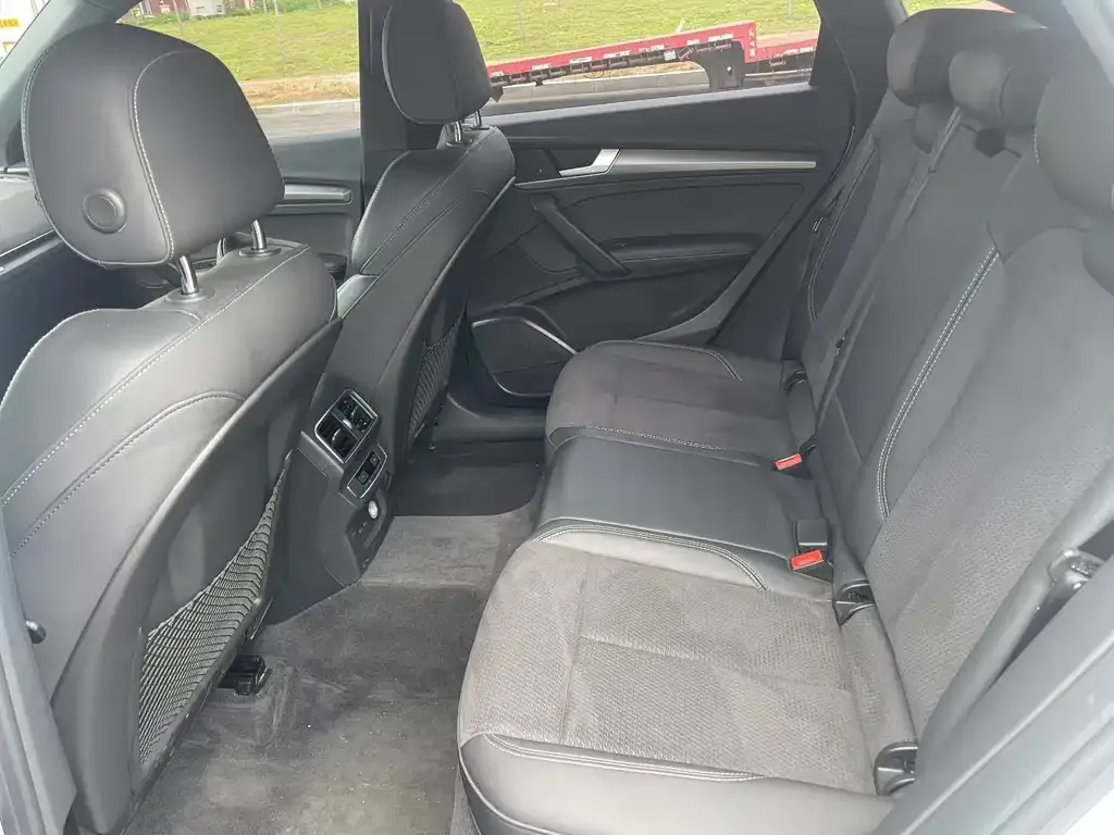 Audi Q5L Sportback — фото 4