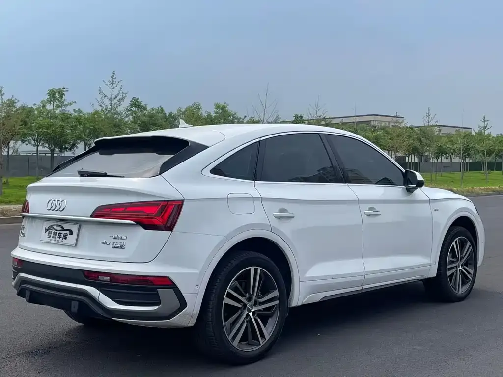 Audi Q5L Sportback — фото 5