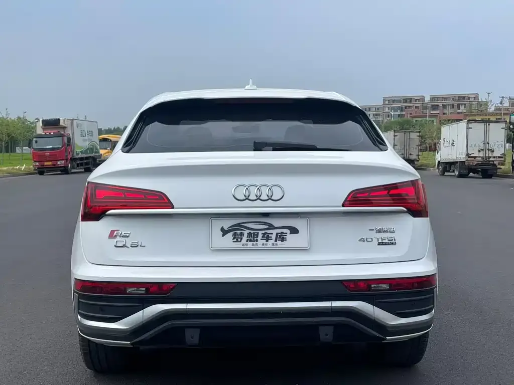 Audi Q5L Sportback — фото 3