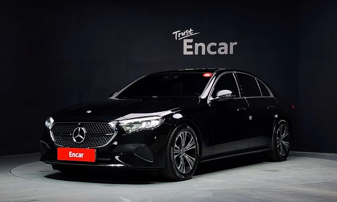 Mercedes-Benz E-Class — фото 1