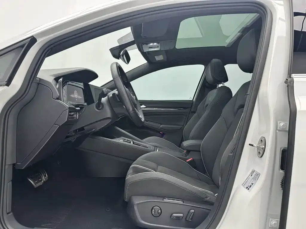 Volkswagen Golf 2022 из CN, фото 5