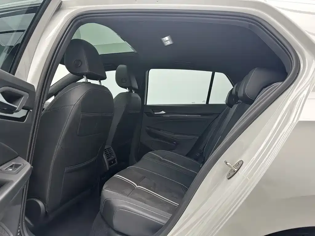 Volkswagen Golf 2022 из CN, фото 10