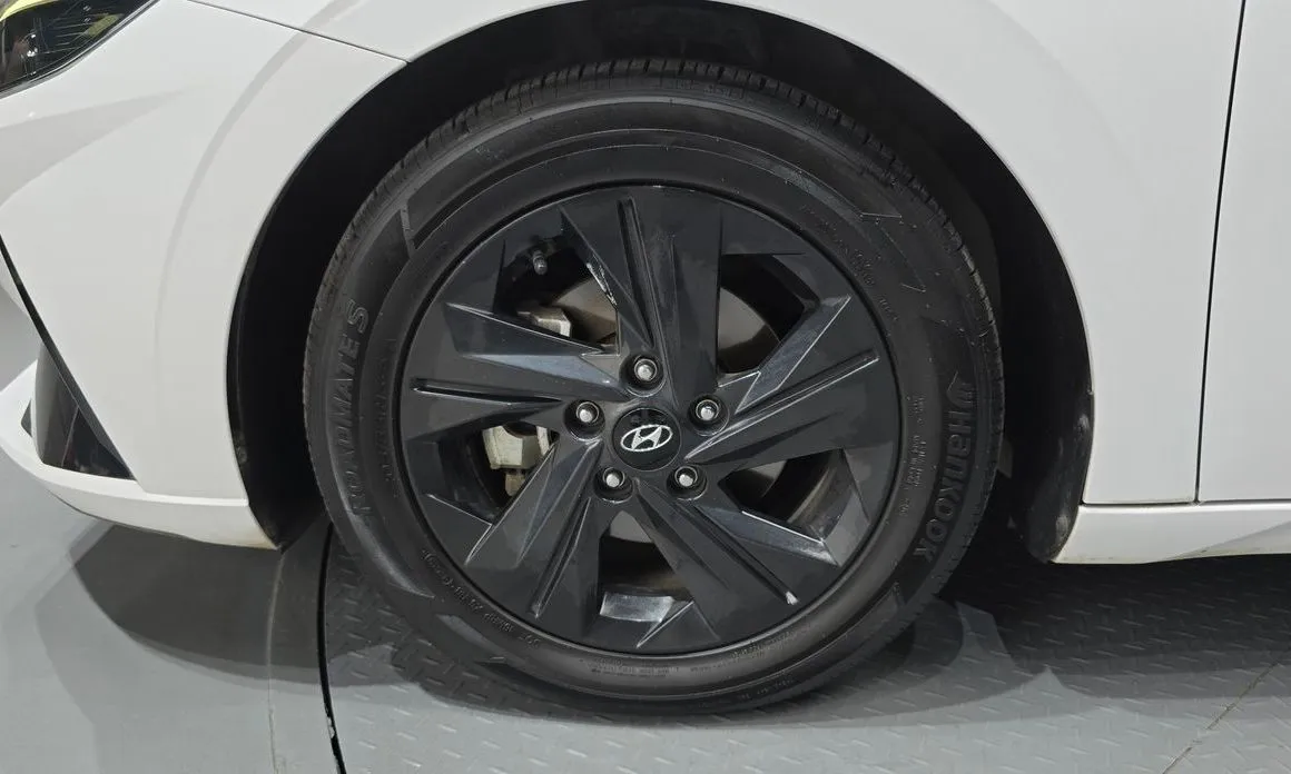 Hyundai AVANTE — фото 4