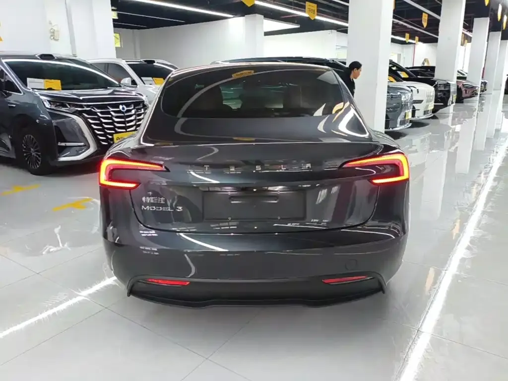 Tesla Model 3 — фото 5