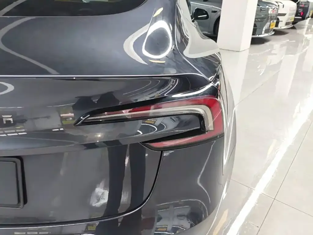 Tesla Model 3 — фото 10