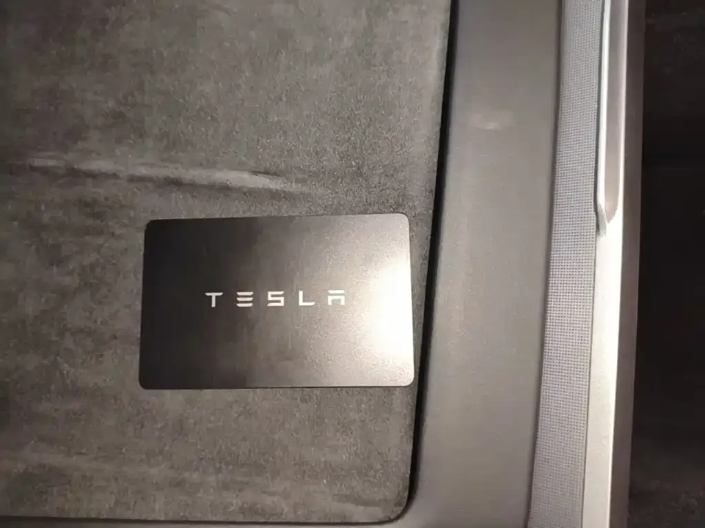 Tesla Model 3 — фото 4