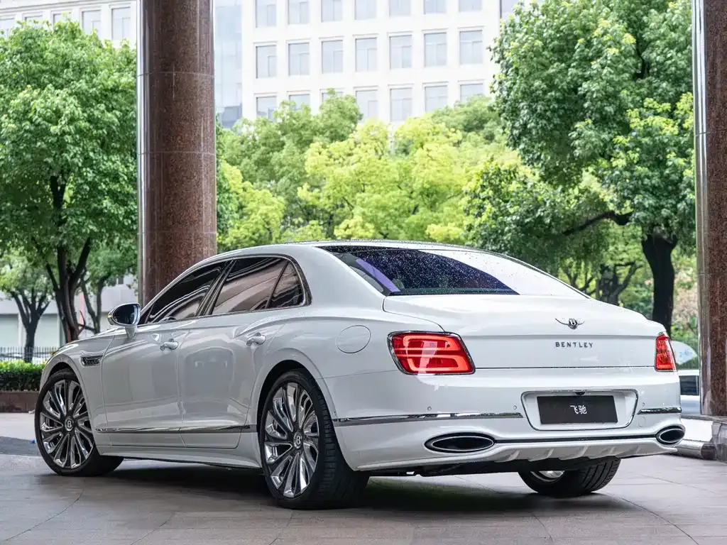 Bentley Flying Spur PHEV — фото 8