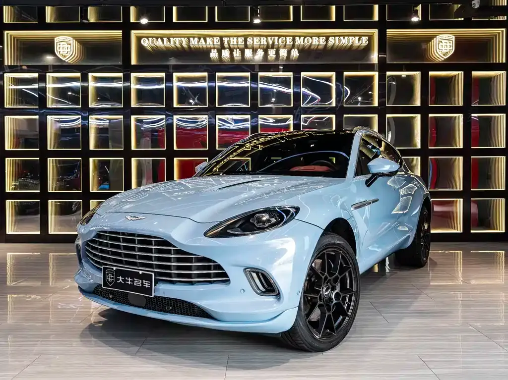 Aston Martin DBX — фото 1
