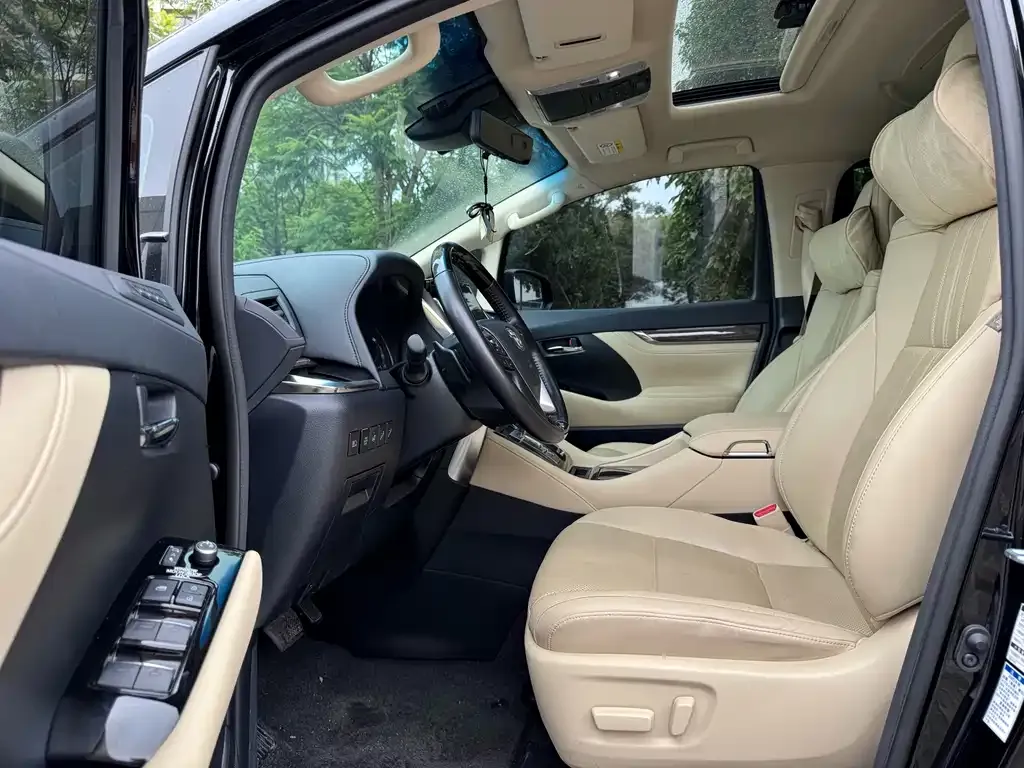 Toyota Alphard — фото 2