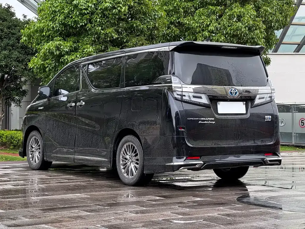 Toyota Alphard — фото 8