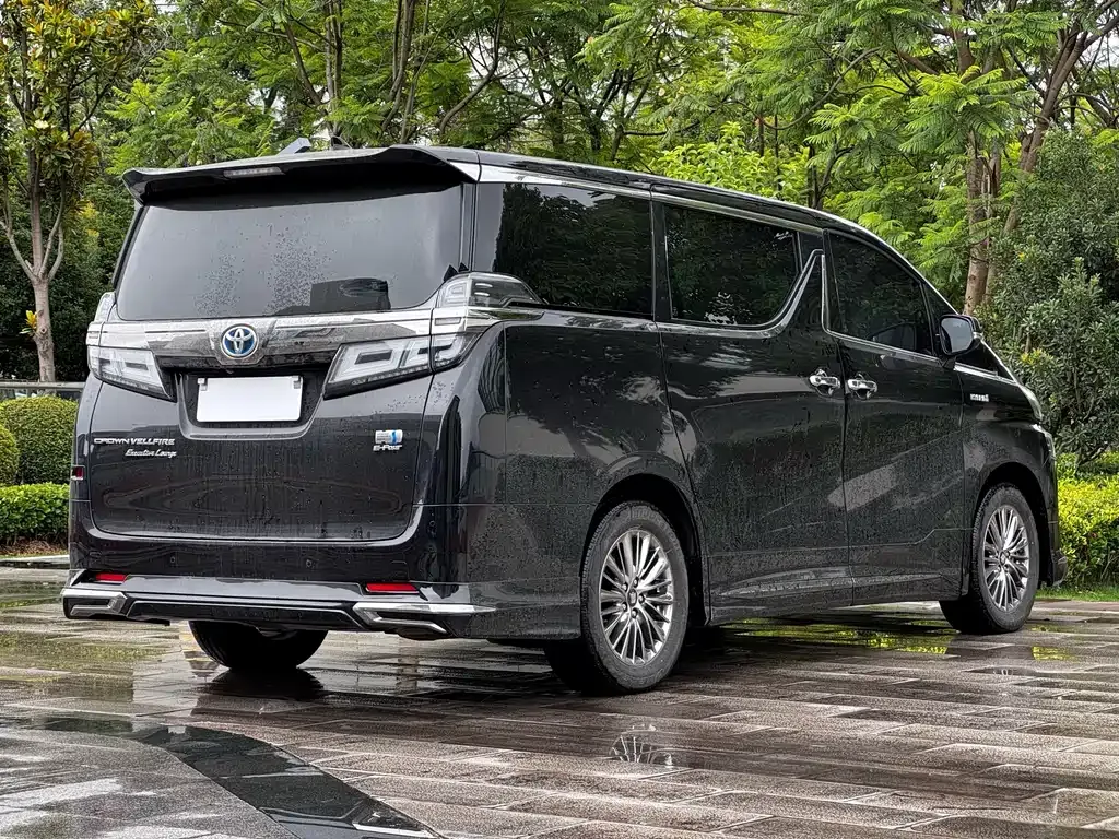 Toyota Alphard — фото 10