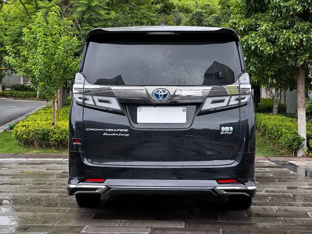 Toyota Alphard — фото 9