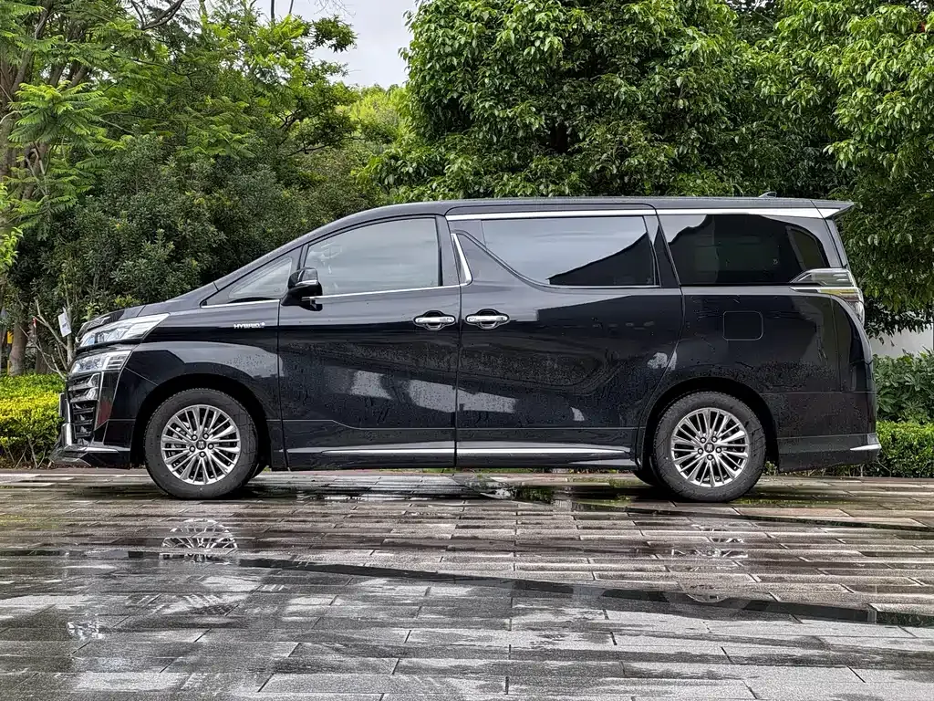 Toyota Alphard — фото 5