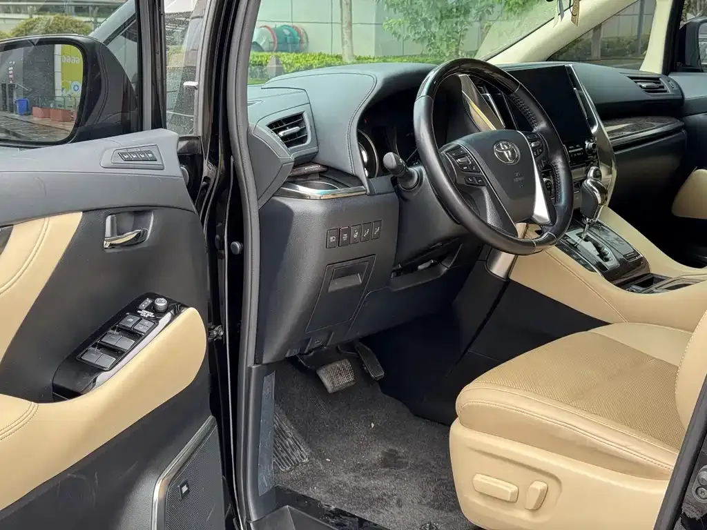 Toyota Alphard — фото 3