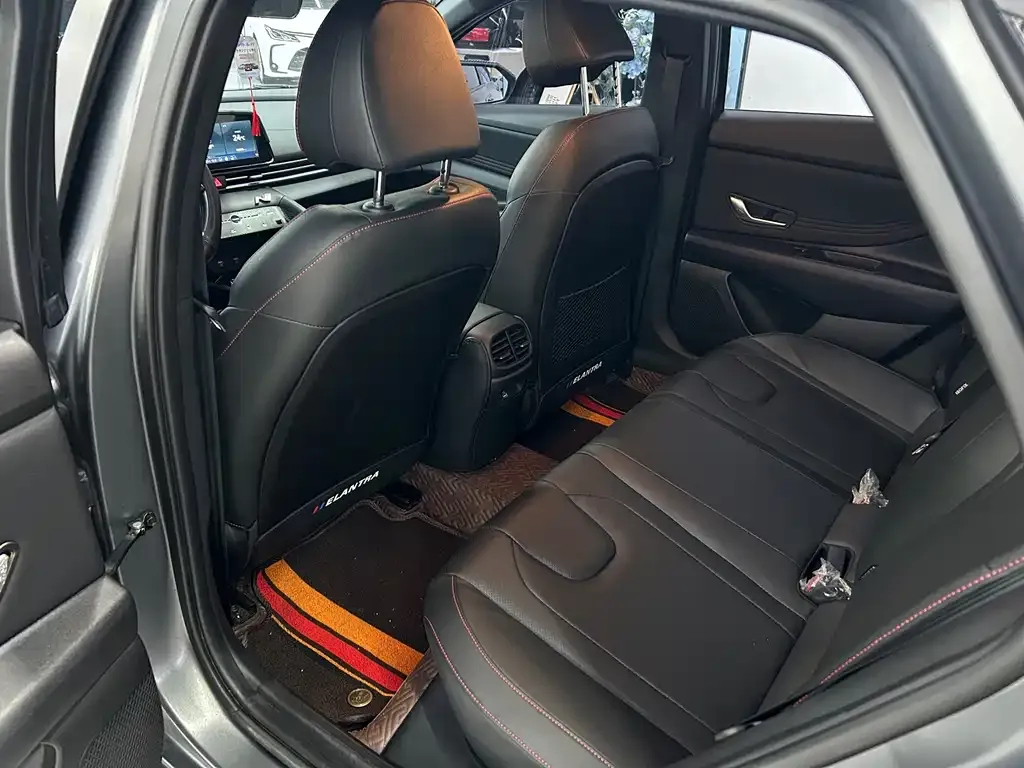 Hyundai Elantra — фото 2