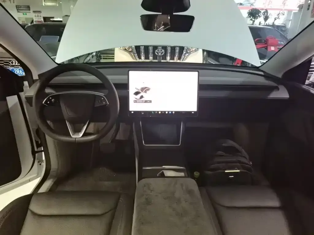 Tesla Model Y — фото 7