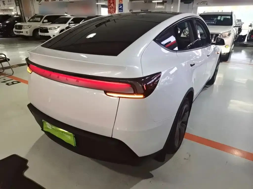Tesla Model Y — фото 4