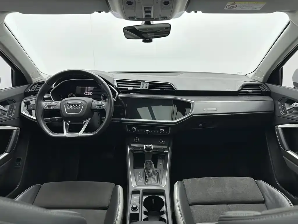 Audi Q3 — фото 10