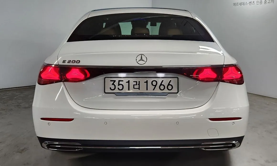 Mercedes-Benz E-Class — фото 2