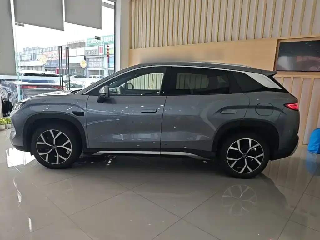 BYD L DM-i — фото 3