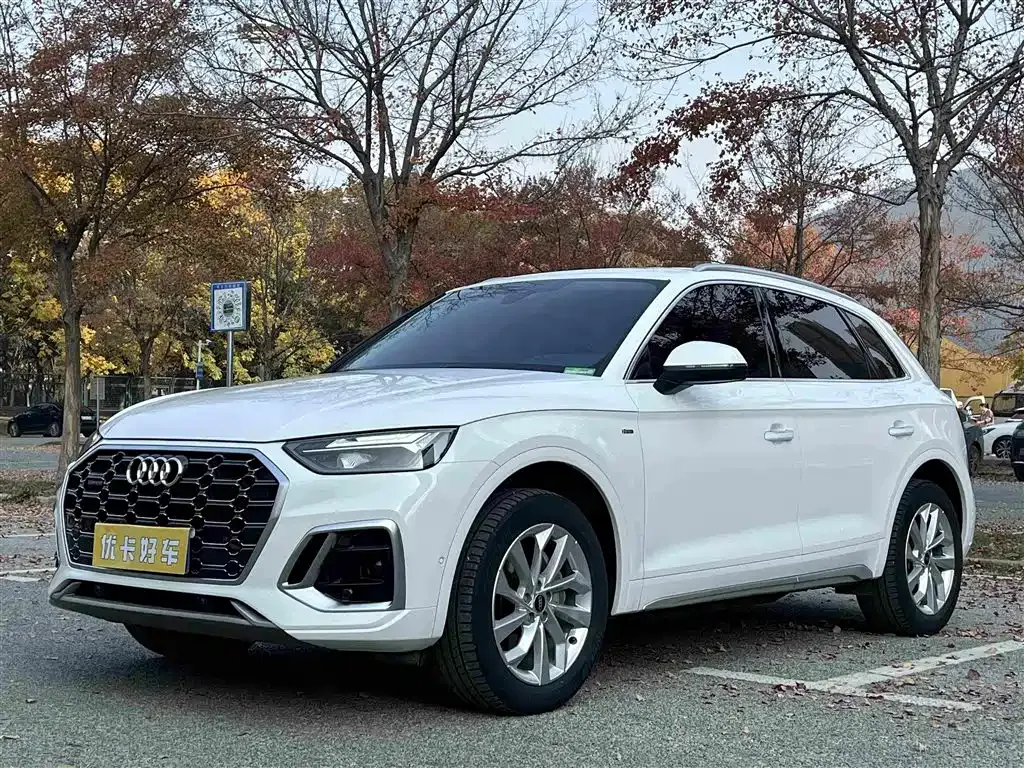 Audi Q5L — фото 1