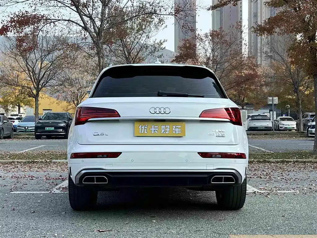 Audi Q5L — фото 8
