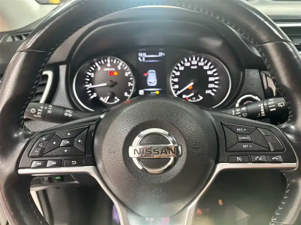 Nissan Qashqai — фото 10