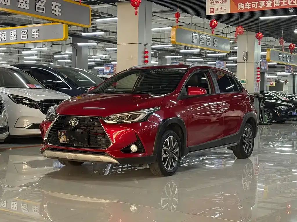 Toyota Yaris L — фото 1