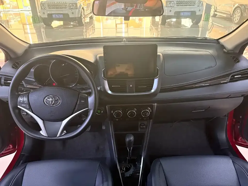 Toyota Yaris L — фото 8