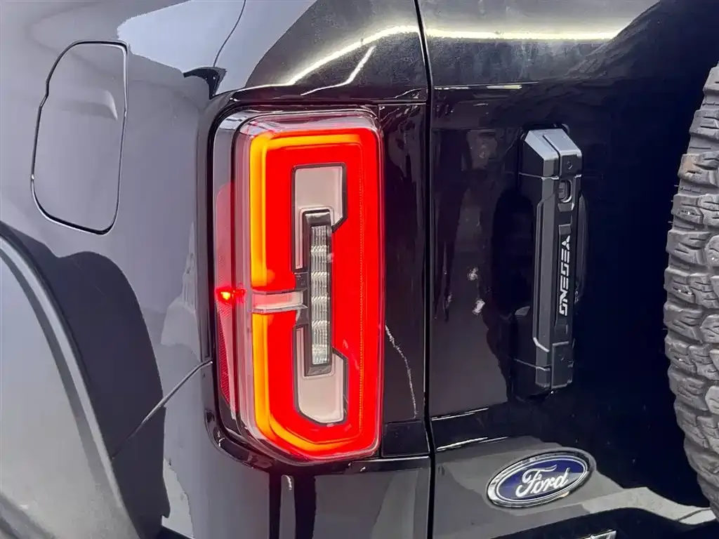 Ford Bronco — фото 10